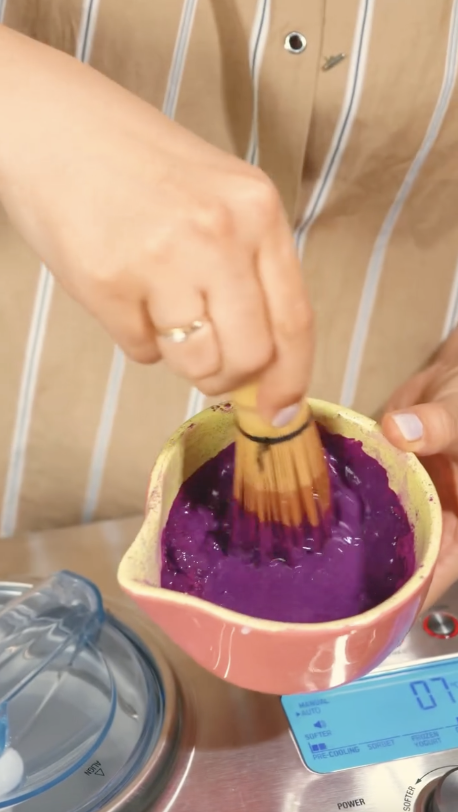 Ube tozunun çırpılarak karıştırılması