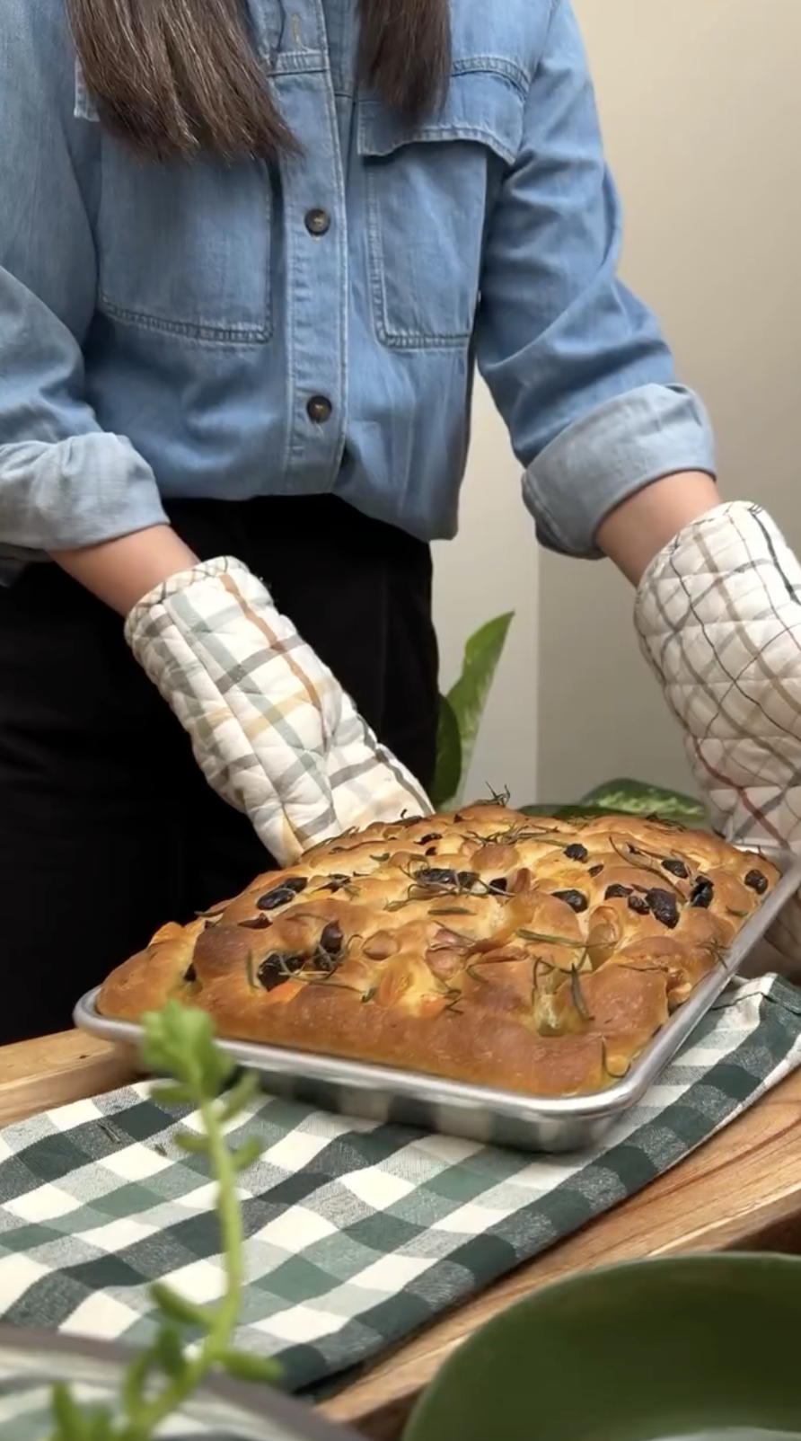 Zeytinli Domatesli Focaccia Fırından Çıkış