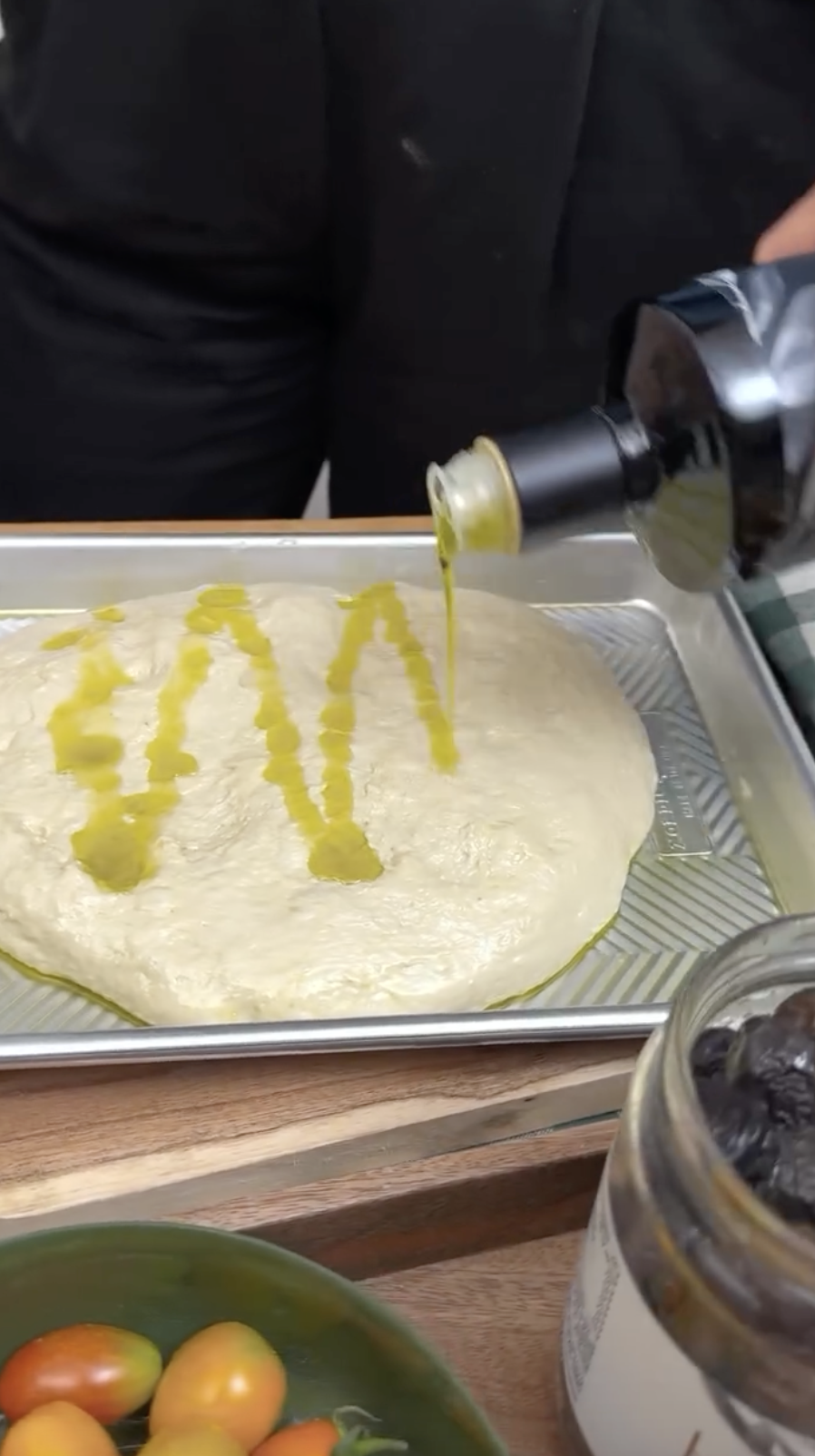Zeytinli Domatesli Focaccia Zeytinyağı Gezdirme
