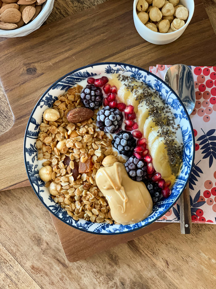 Tahinli vegan granola kasesi yakın çekim