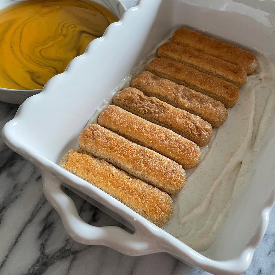 Çikolatalı kolay tiramisu bisküvi katmanı