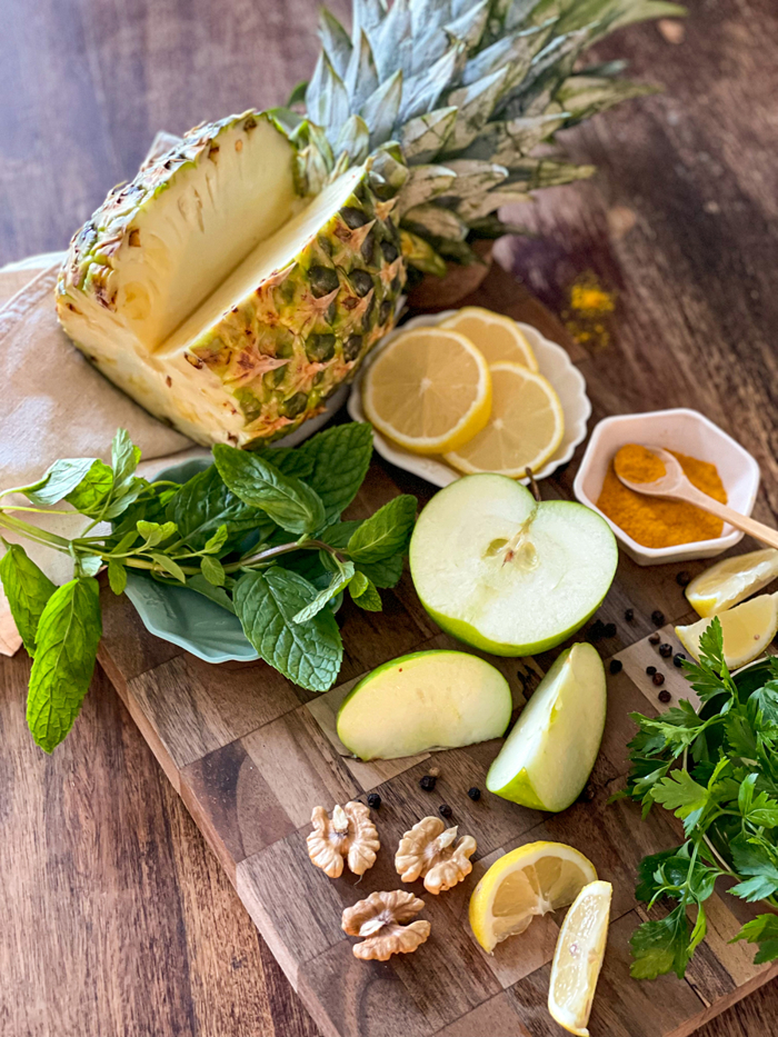 Yeşil detoks içeceği tarifi malzemeleri, ananas ve elma